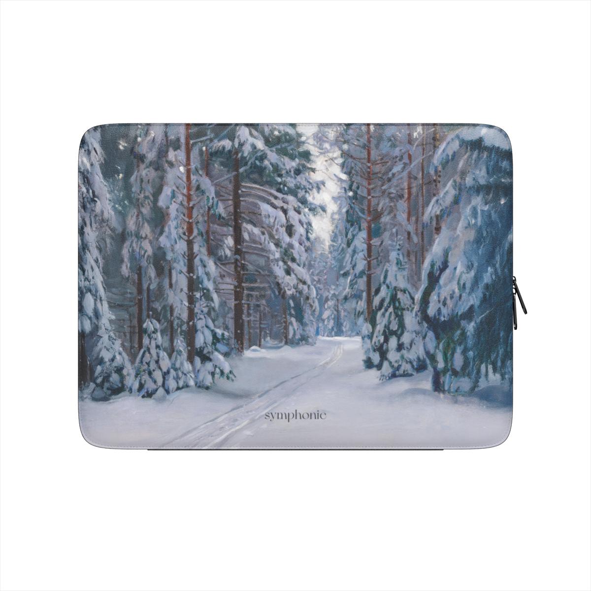 Verschneiter Waldweg - Laptop Sleeve